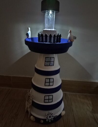 Keramični svetilniki s solarno lučko